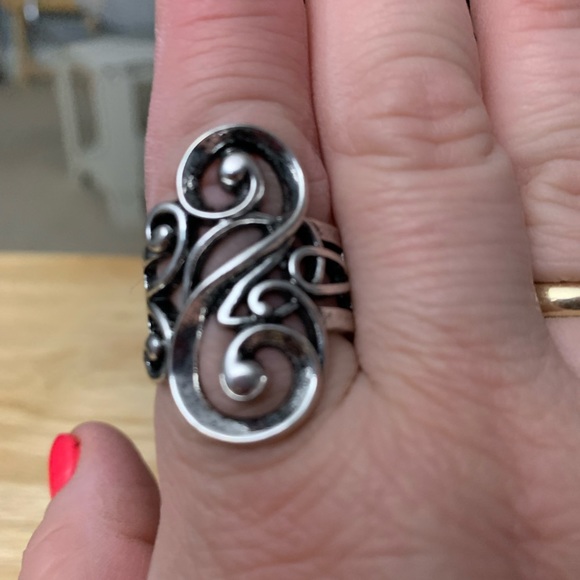 Rings (all with a stretch band) fits sizes 7.5-10 - Picture 12 of 15